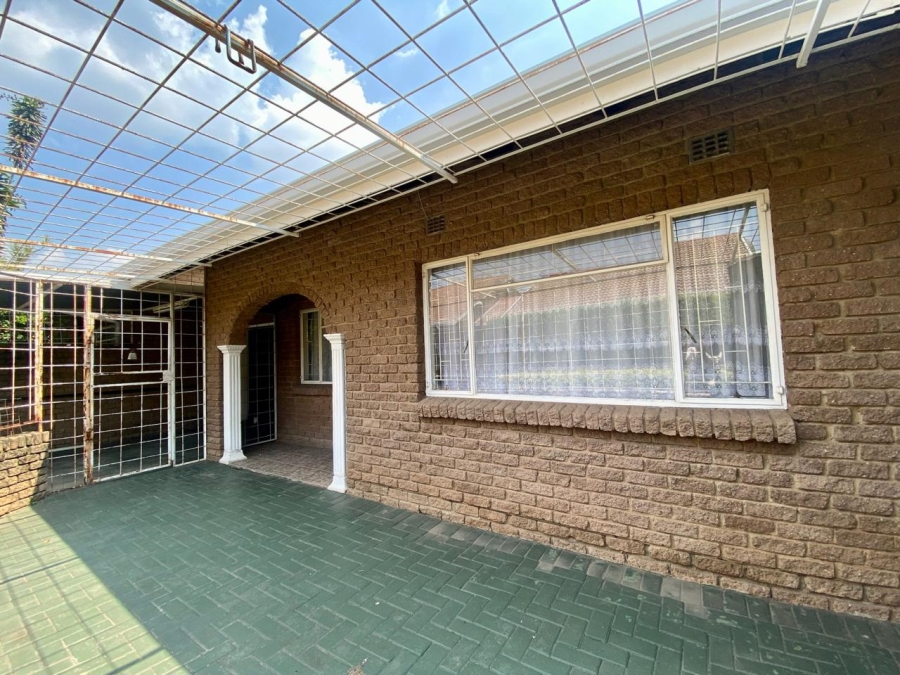 2 Bedroom Property for Sale in Lower Bo-dorp North West